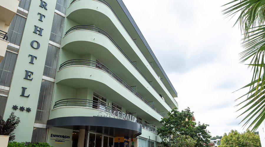 Fachada Hotel Esmeraldas